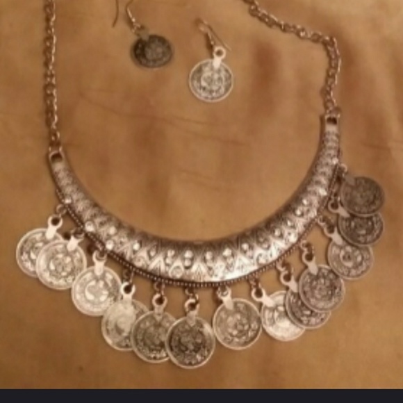 Vintage Carved Coin Tassel Choker w/ Earrings - Picture 5 of 8